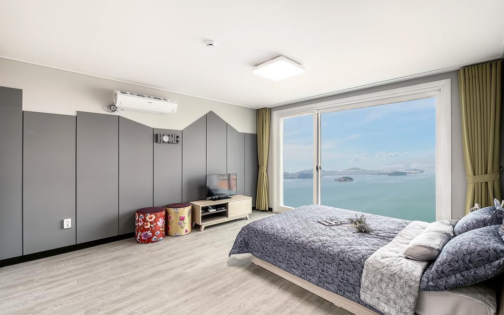 Yeosu Blooming Pension ภายนอก รูปภาพ