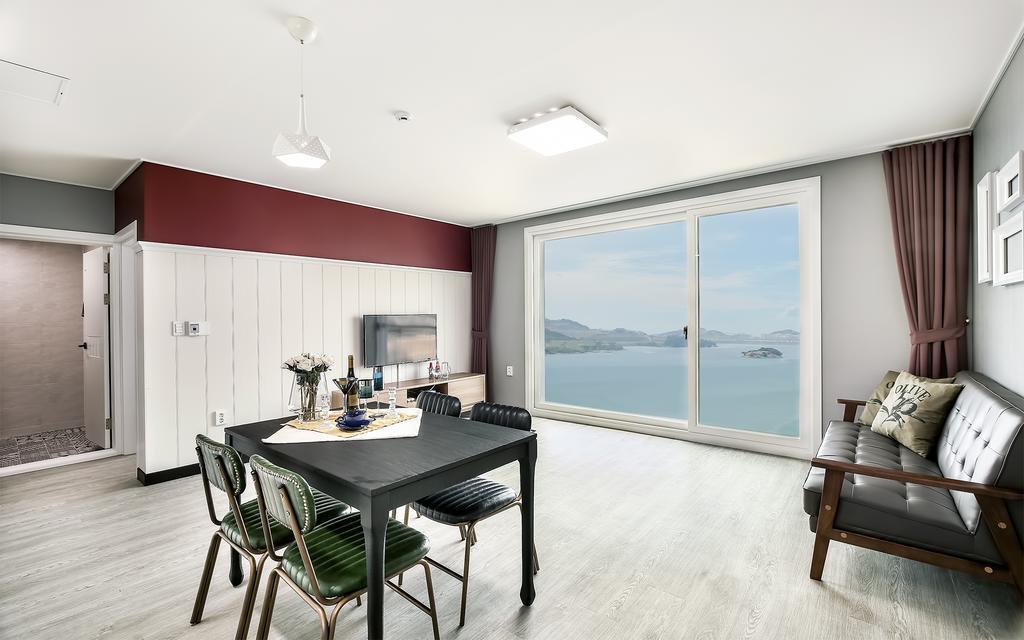Yeosu Blooming Pension ภายนอก รูปภาพ