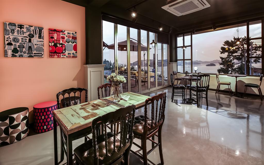 Yeosu Blooming Pension ภายนอก รูปภาพ